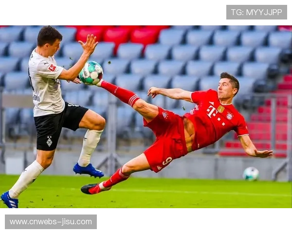 多尔古凌空斩收获曼联处子球，老特拉福德沸腾